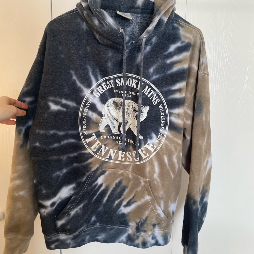 Great Smokey Mountain Tie-Dye Hoodie Bear Graphic